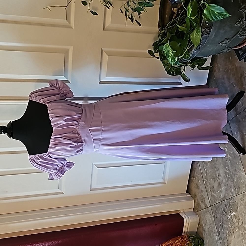 Lyaner OFF-SHOULDER TIE BACK MIDI DRESS LILAC.  New without tags.